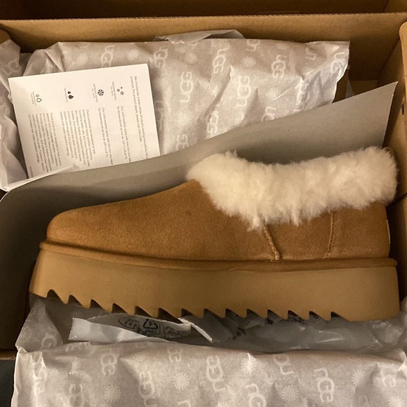 UGG Nita Genuine Sherling Slipper - Picture 6 of 6